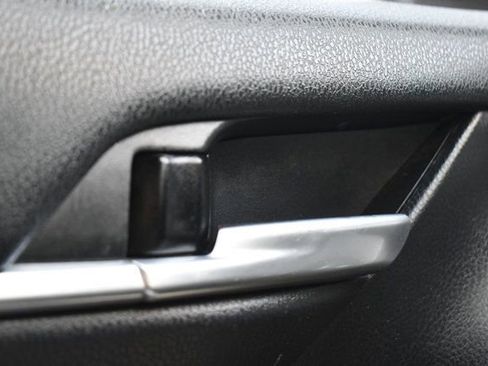 Used 2021 Toyota Camry SE image 18