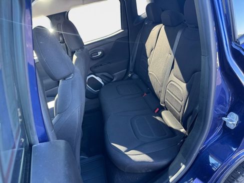 Used 2018 Jeep Renegade Latitude FWD image 20