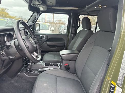 Used 2022 Jeep Wrangler Unlimited Sport w/ Sun And Sound Package AWD/4WD image 12