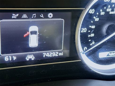 Used 2019 Kia Niro EX image 12