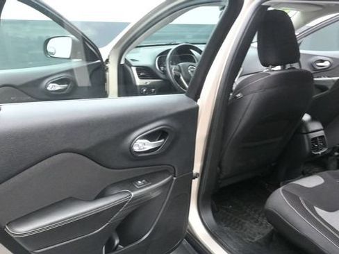 Used 2015 Jeep Cherokee Sport w/ Cold Weather Group AWD/4WD image 20