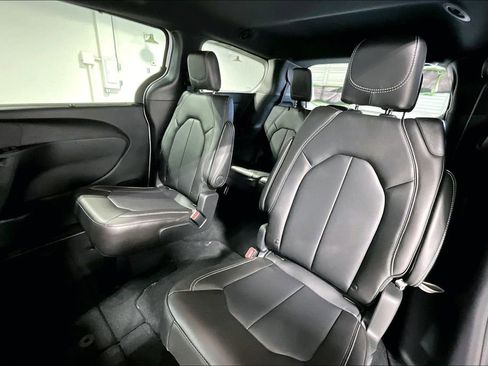 New 2026 Chrysler Voyager LX image 18
