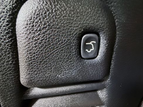 Used 2017 Jeep Grand Cherokee Altitude RWD image 43