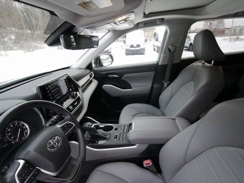 Used 2022 Toyota Highlander XLE image 15