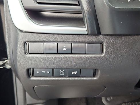 Used 2025 Nissan Rogue SV FWD image 15