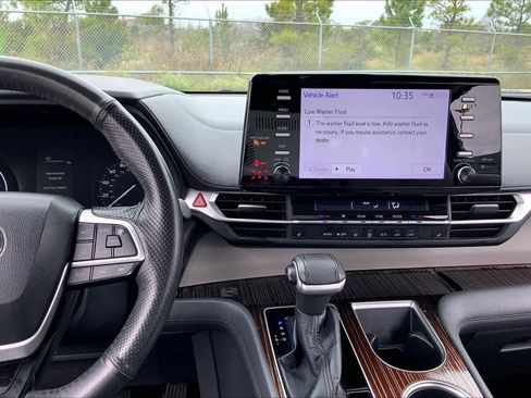 Used 2023 Toyota Sienna XLE image 6