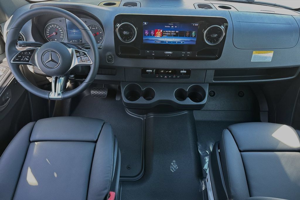 Used 2025 Mercedes-Benz Sprinter 2500 image 10