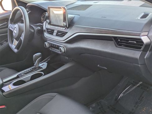 Used 2024 Nissan Altima 2.5 SV image 31
