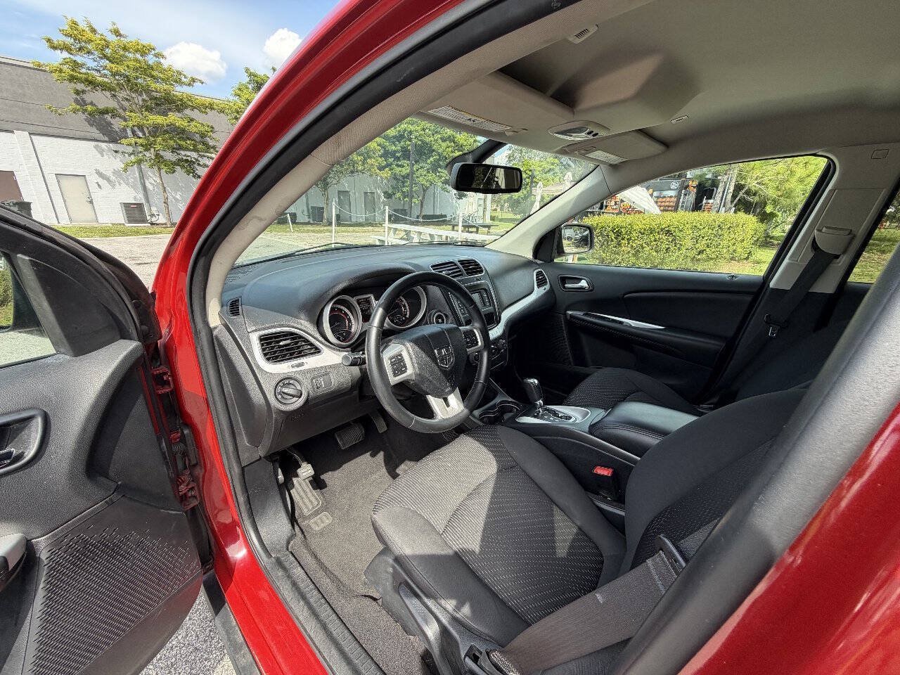 Used 2018 Dodge Journey SE FWD image 9