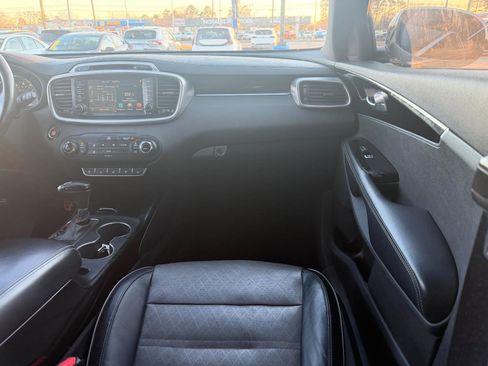 Used 2016 Kia Sorento SX image 26