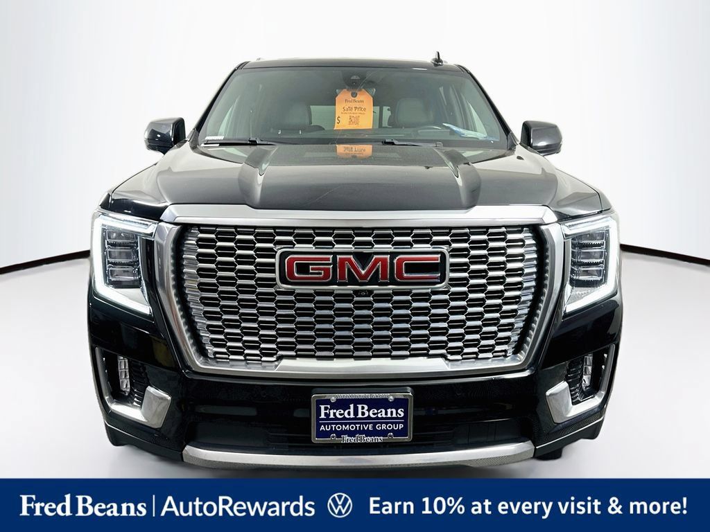 Used 2022 GMC Yukon XL Denali w/ Advanced Technology Package AWD/4WD image 2