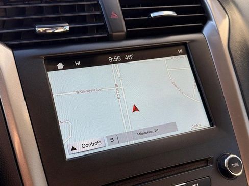 Used 2017 Ford Fusion SE w/ Fusion SE Technology Package image 23