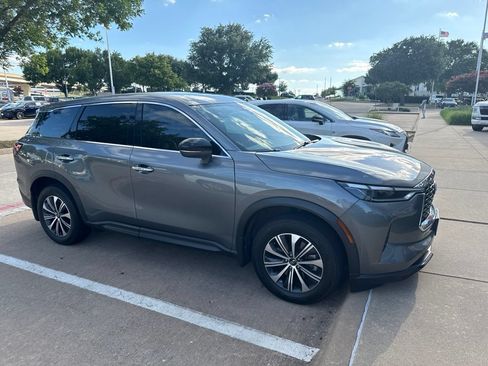 Used 2023 INFINITI QX60 Pure FWD image 2