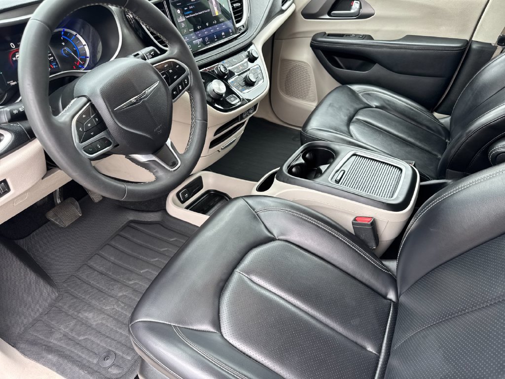 Used 2023 Chrysler Pacifica Touring-L FWD image 9