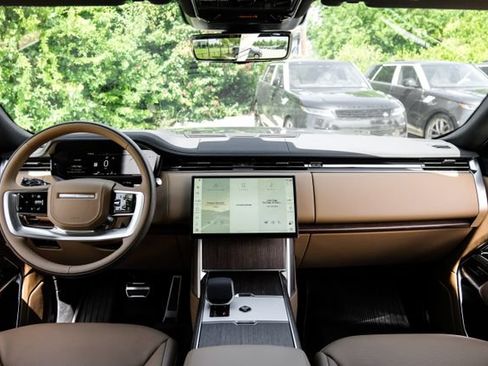 New 2026 Land Rover Range Rover Long Wheelbase SE AWD/4WD image 16