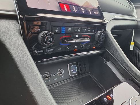 New 2025 Jeep Grand Cherokee L Limited w/ Luxury Tech Group II image 13