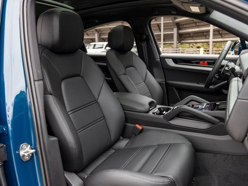 New 2026 Porsche Cayenne Coupe image 54