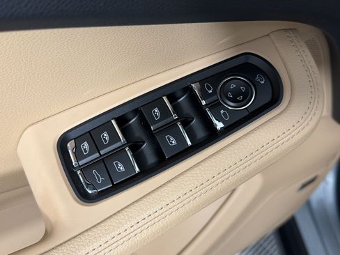 Certified 2026 Porsche Macan AWD/4WD image 12