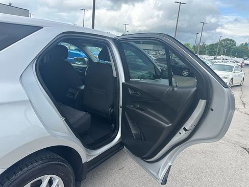Used 2022 Chevrolet Equinox LT w/ Driver Convenience Package AWD/4WD image 11