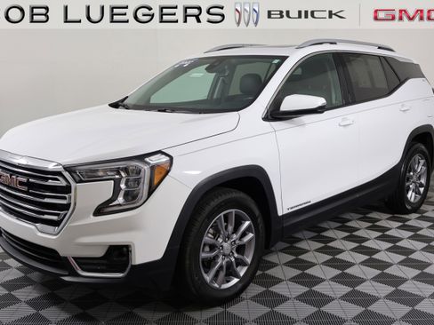 Used 2022 GMC Terrain SLT w/ Infotainment Package II AWD/4WD image 5