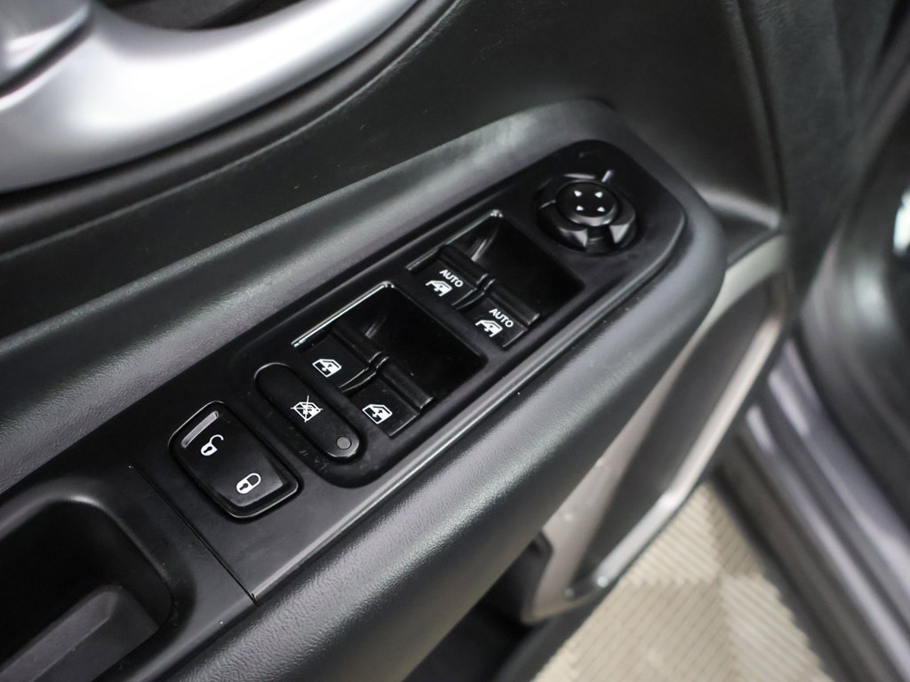 Used 2023 Jeep Renegade Latitude AWD/4WD image 33
