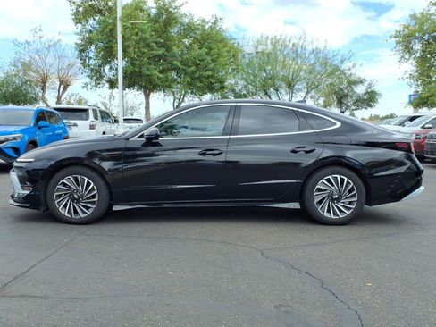 Certified 2025 Hyundai Sonata Limited FWD image 2