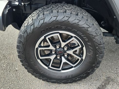 Used 2025 Jeep Wrangler Unlimited Rubicon AWD/4WD image 7