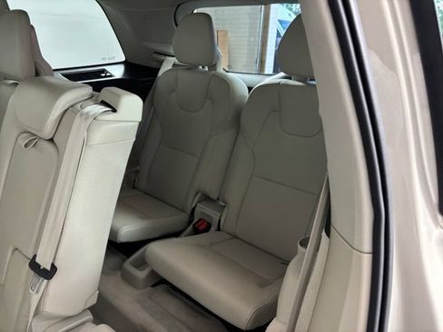 Used 2016 Volvo XC90 T6 Momentum w/ Momentum Plus Package AWD/4WD image 20