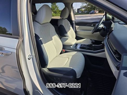 Used 2026 Kia Carnival EX FWD image 20