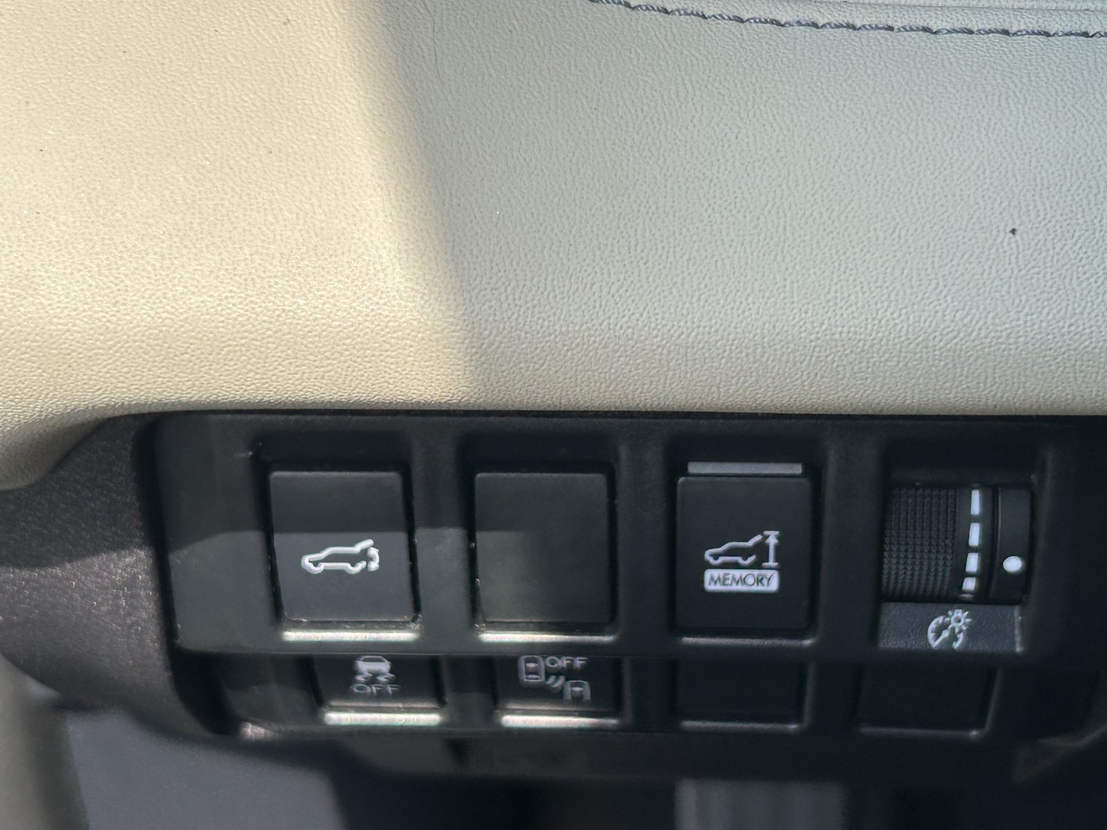 Used 2019 Subaru Ascent Limited AWD/4WD image 16