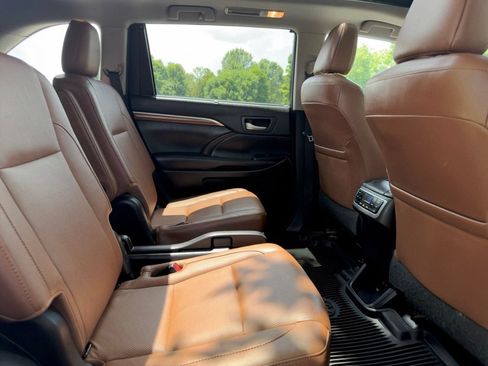 Used 2018 Toyota Highlander Limited Platinum AWD/4WD image 35
