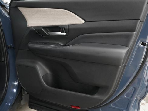 Used 2024 Toyota Grand Highlander AWD image 9