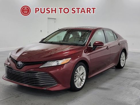 Used 2018 Toyota Camry XLE w/ Audio Package FWD image 4