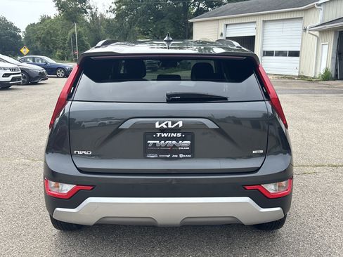 Used 2024 Kia Niro LX FWD image 4