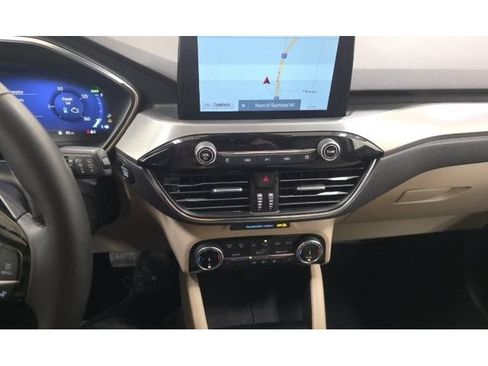 Used 2022 Ford Escape Titanium w/ Class II Trailer Tow Package AWD/4WD image 9