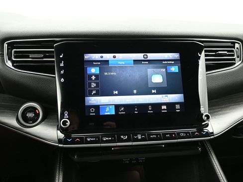 Used 2024 Jeep Wagoneer Series II w/ Flexible Seating Group image 18