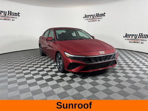 Used 2025 Hyundai Elantra SEL image 5