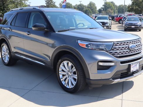 Used 2022 Ford Explorer Limited w/ Hybrid Equipment Group 310A image 4