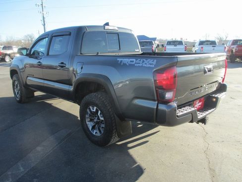 Used 2019 Toyota Tacoma TRD Sport image 7