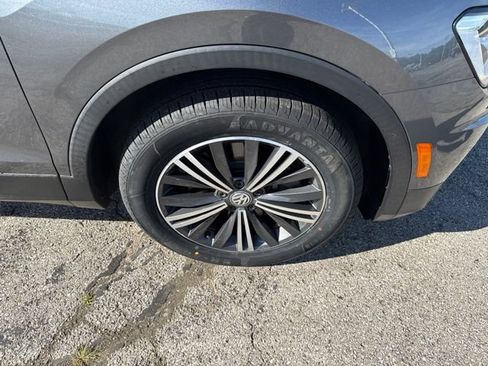 Used 2018 Volkswagen Tiguan SEL AWD/4WD image 25