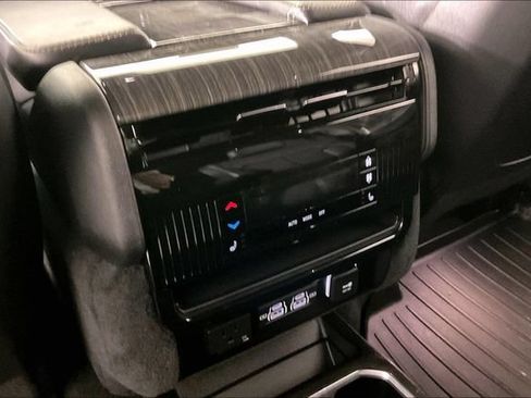 Used 2022 Jeep Wagoneer Series III w/ Premium Group I AWD/4WD image 8