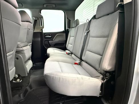 Used 2019 Chevrolet Silverado 1500 Custom w/ Custom Convenience Package RWD image 15