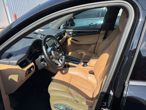 Used 2018 Porsche Macan AWD/4WD image 4