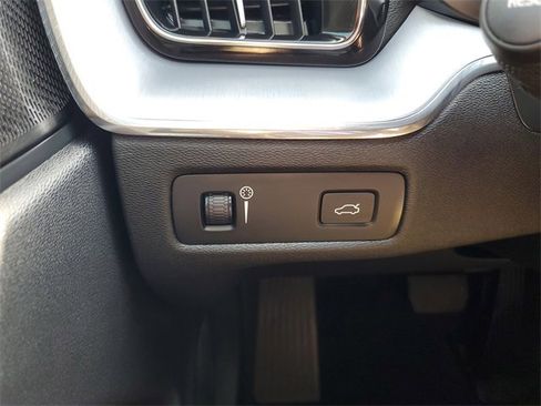 Used 2020 Volvo XC60 T5 Momentum image 26