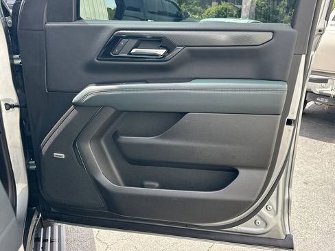 Used 2025 GMC Yukon AT4 AWD/4WD image 15
