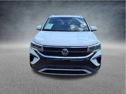 Used 2022 Volkswagen Taos SE FWD image 2