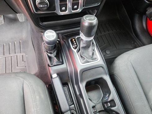 Used 2020 Jeep Wrangler Sport AWD/4WD image 19