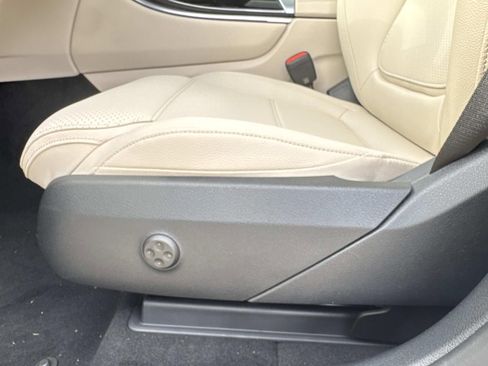 New 2026 Mercedes-Benz GLC 300 image 9