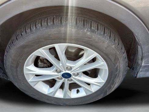 Certified 2019 Ford Escape SE image 38