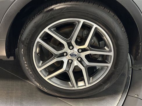 Used 2018 Ford Explorer Sport image 17